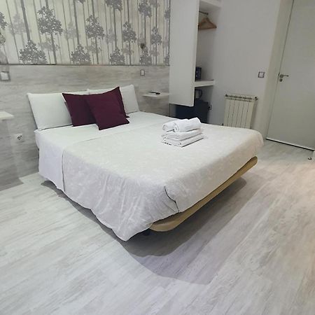 Hostal Met Madrid Extérieur photo