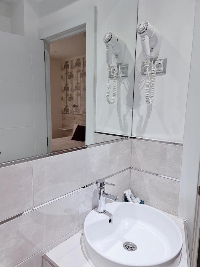 Hostal Met Madrid Extérieur photo