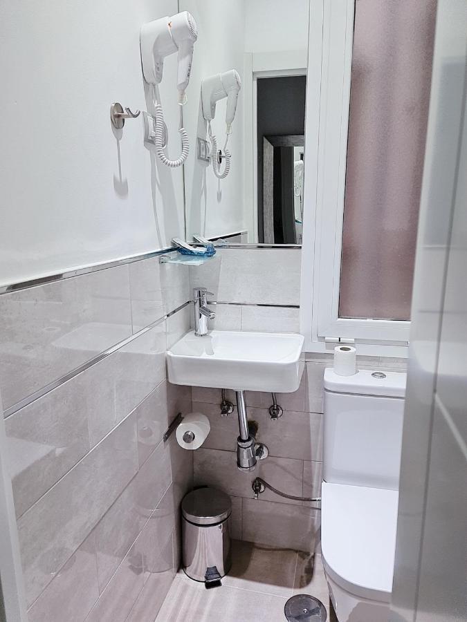 Hostal Met Madrid Extérieur photo