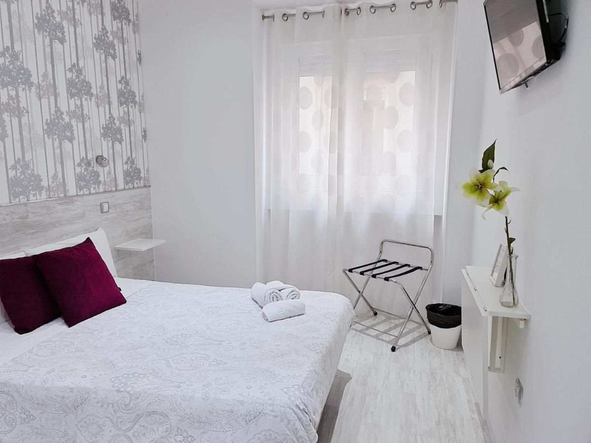 Hostal Met Madrid Extérieur photo