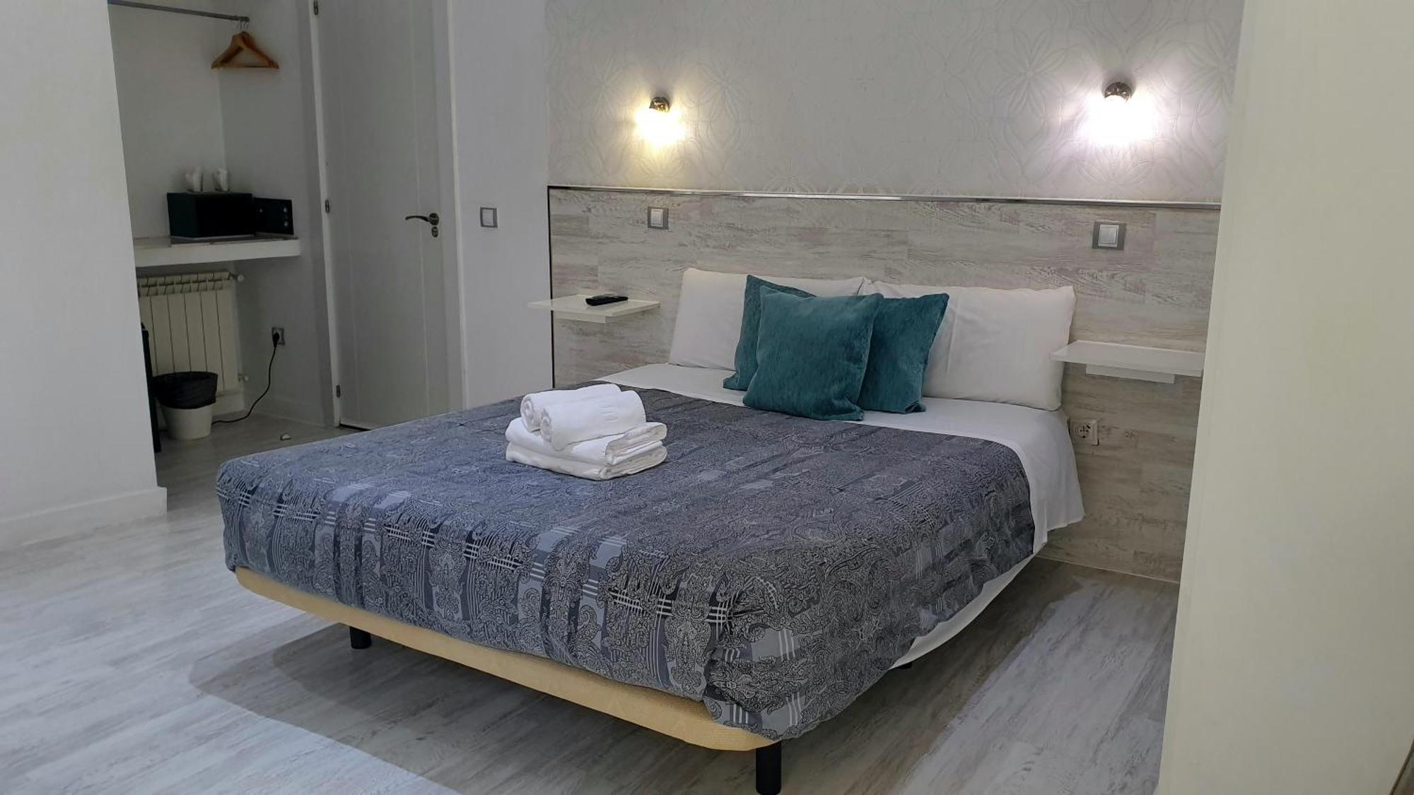 Hostal Met Madrid Extérieur photo