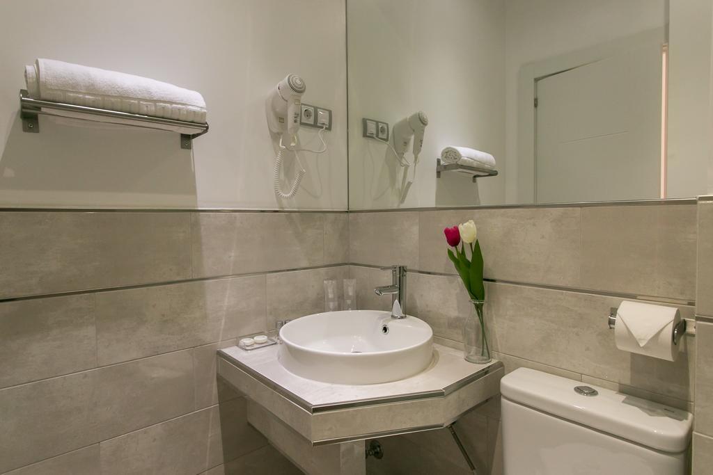 Hostal Met Madrid Extérieur photo
