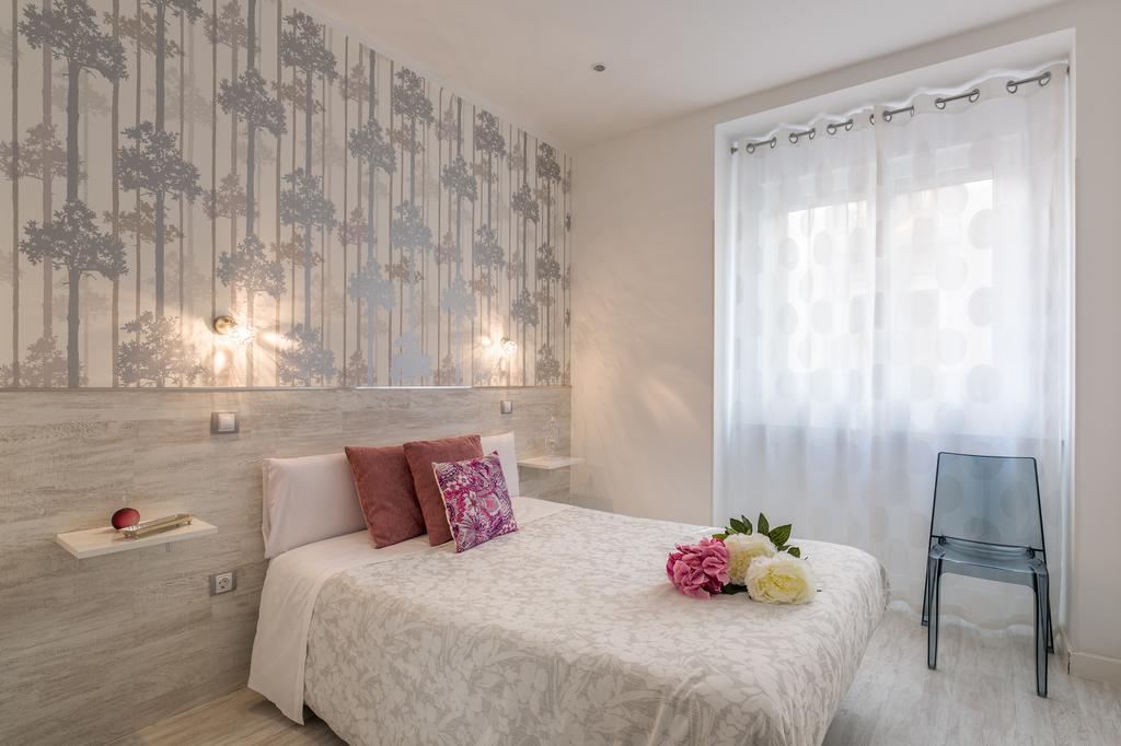 Hostal Met Madrid Extérieur photo