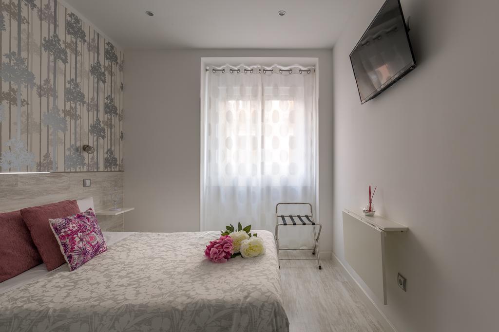 Hostal Met Madrid Extérieur photo