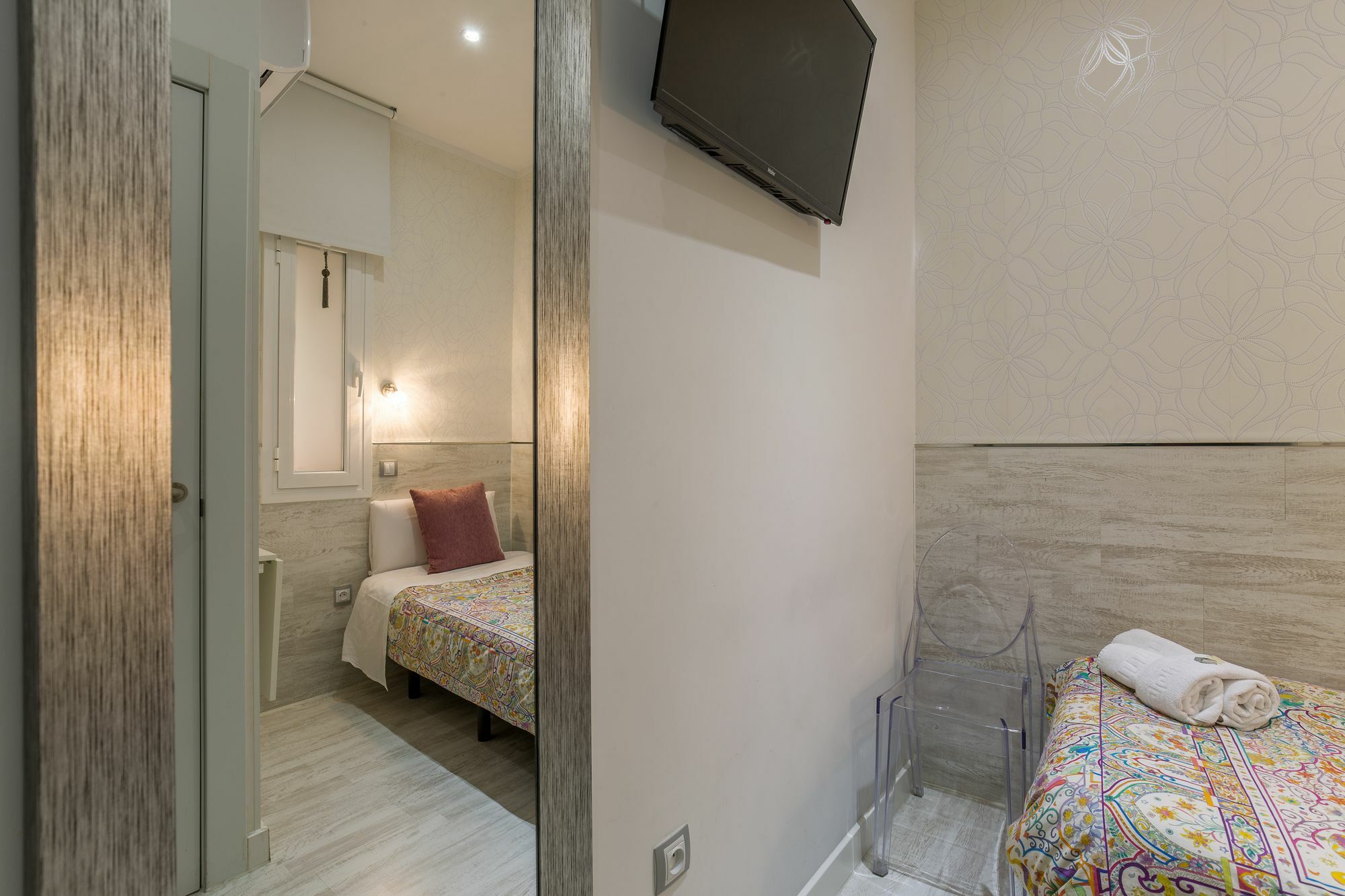Hostal Met Madrid Extérieur photo