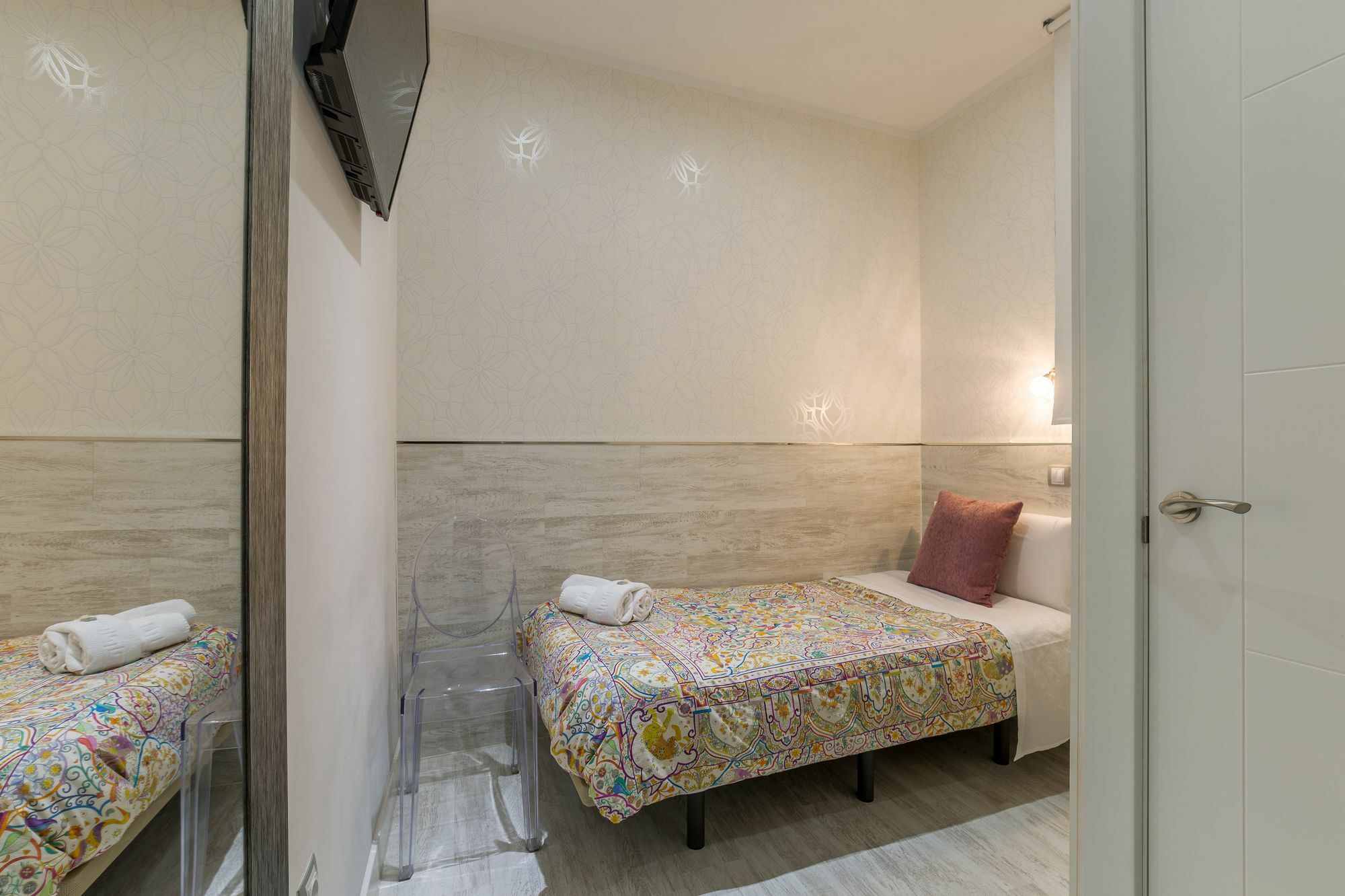 Hostal Met Madrid Extérieur photo