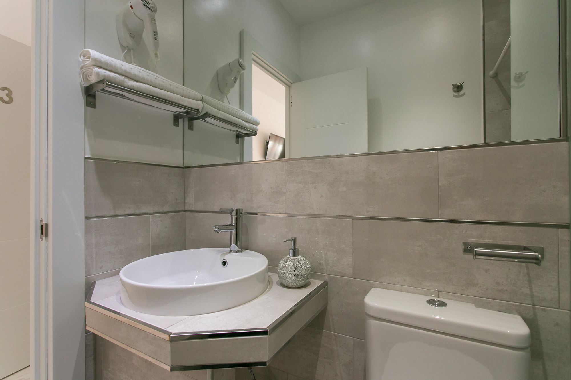 Hostal Met Madrid Extérieur photo