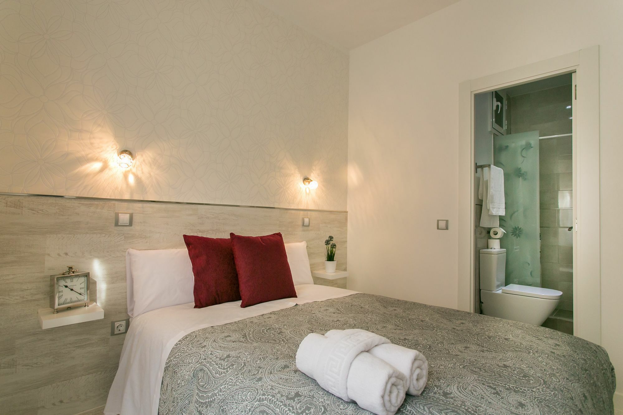 Hostal Met Madrid Extérieur photo