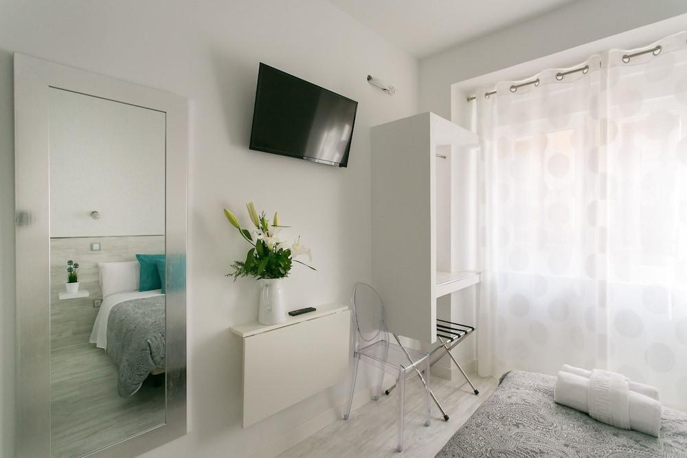 Hostal Met Madrid Extérieur photo